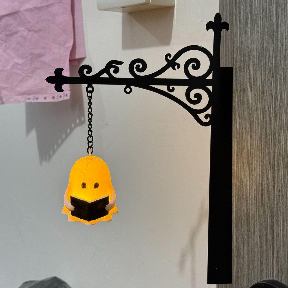 Classic Metal Bookshelf Lantern